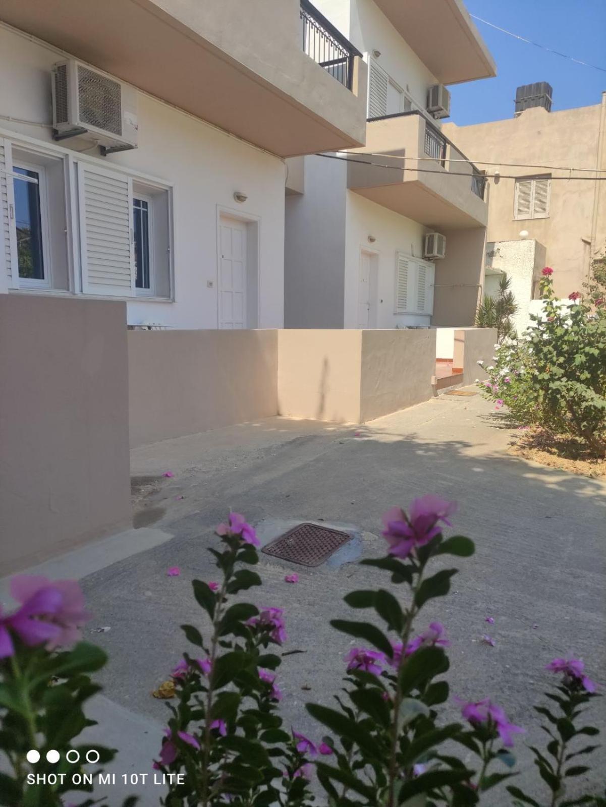 Yannis Apartments Amoudara  Bagian luar foto