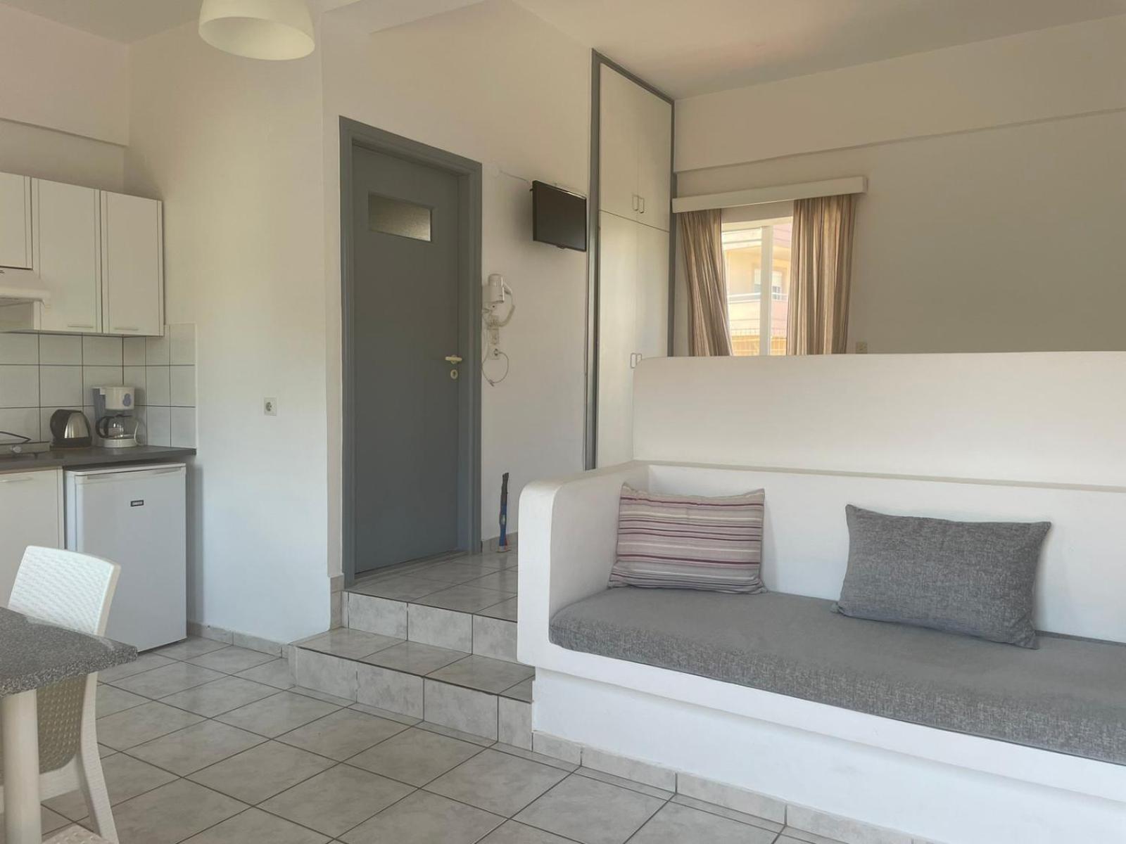 Yannis Apartments Amoudara  Bagian luar foto
